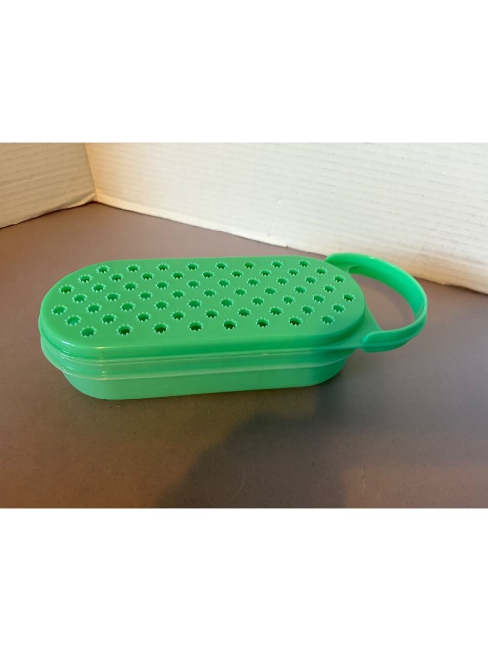 Tupperware Jade Cheese Grater With Perforated Lid & Handle For Easy Storage